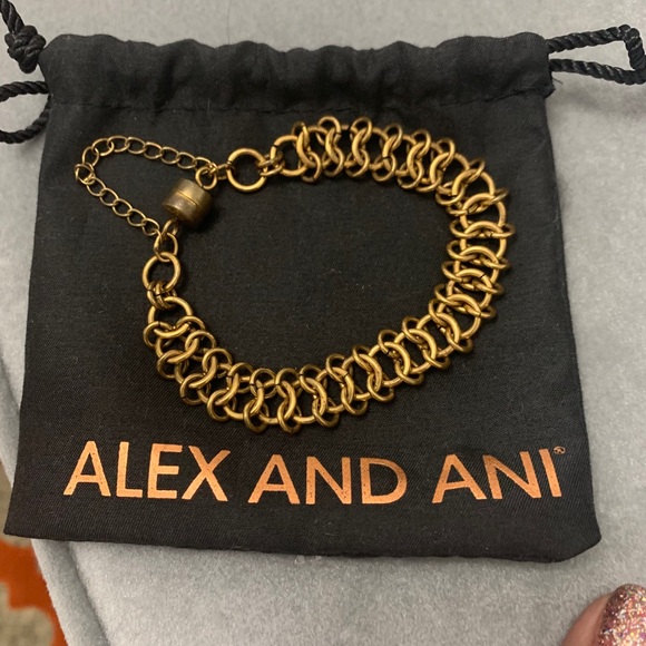 🦋Empress Magnetic Bracelet - Picture 3 of 3